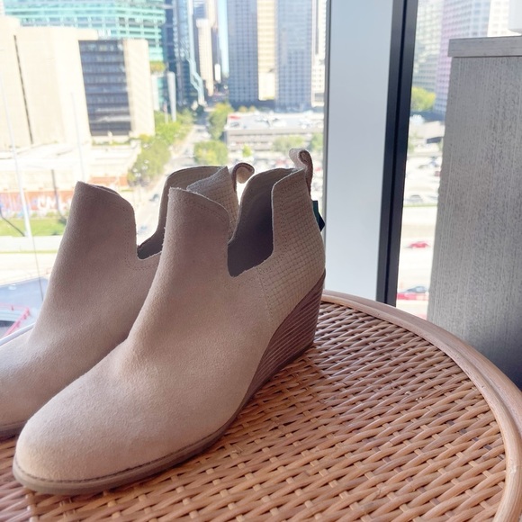 Toms Kallie Suede Round Toe Western Wedge Ankle Boots Size 9.5 - Picture 1 of 4